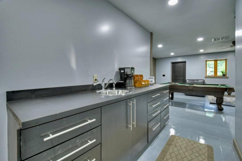 The Chariot - Creek Front With Hottub, Fire Pits, Billiards, Ev Charger - Sandalwood Stays Блу Ридж Екстериор снимка