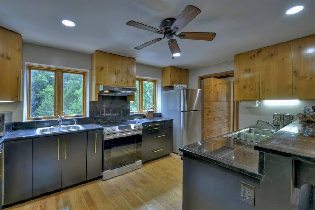 The Chariot - Creek Front With Hottub, Fire Pits, Billiards, Ev Charger - Sandalwood Stays Блу Ридж Екстериор снимка