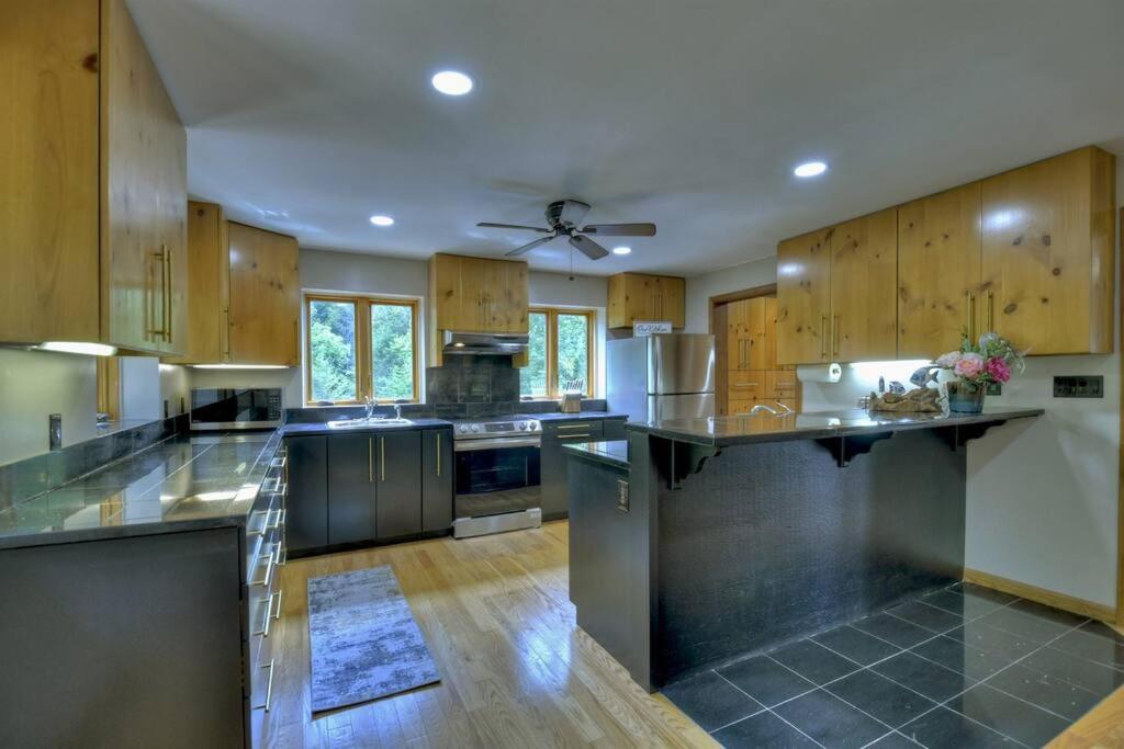The Chariot - Creek Front With Hottub, Fire Pits, Billiards, Ev Charger - Sandalwood Stays Блу Ридж Екстериор снимка